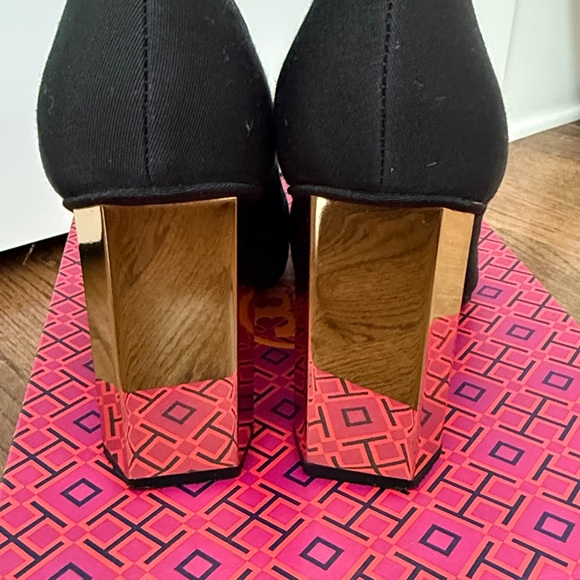 Tory Burch Regina 90mm Chic Black Pump with Gold Heels Sz 9 Perfect! $328 - Picture 5 of 8